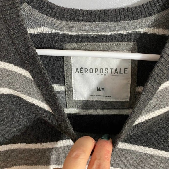 aeropostale Wool Blend V-Neck Sweater Size M - Picture 2 of 6